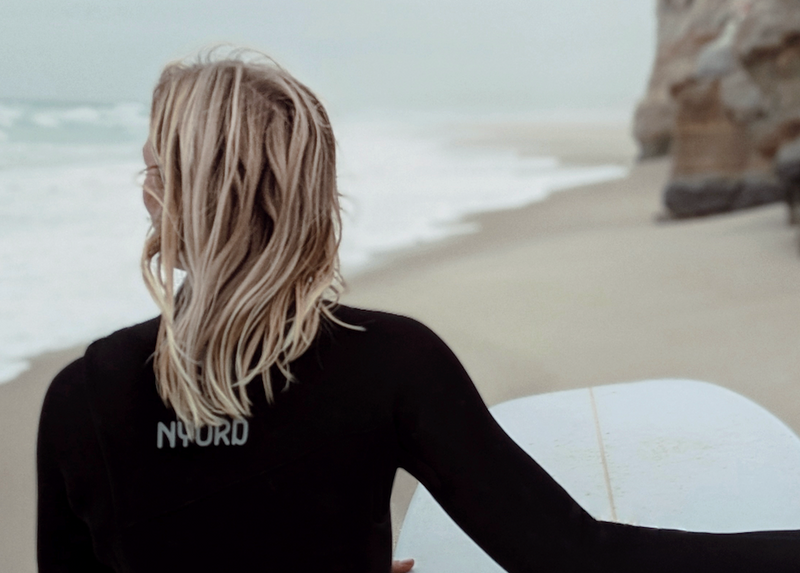 Steffi surfing